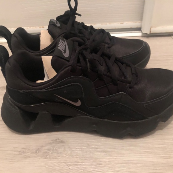 Nike sneakers - Picture 3 of 4